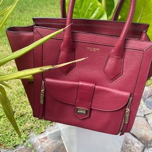 Henri Bendel handbag store is no longer open